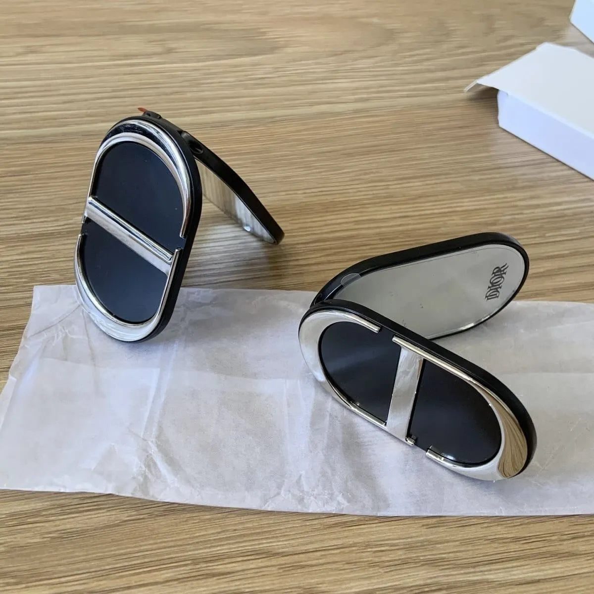 CD MIRROR PHONE STAND