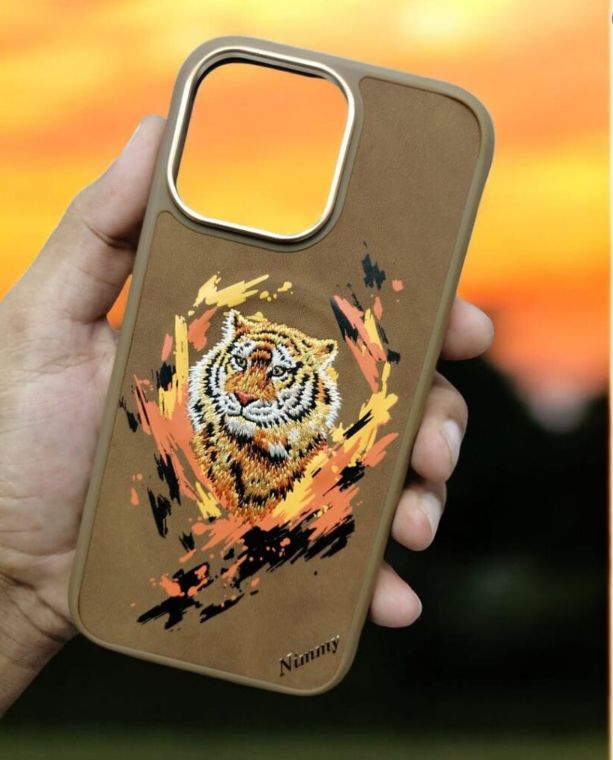 iPhone 16 Series Nimmy Dazzling Lion MagSafe Compatible Mobile Case Cover